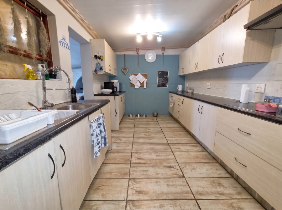 6 Bedroom Property for Sale in Struisbaai Western Cape
